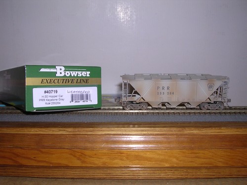 BOWSER #40719 PRR "Keystone" "Gris" H-30 3 bahías Cov.Hopper Car #255284 Weath.1/87 | Zustand: New