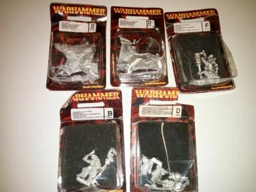 Miniature uomini lucertola per gioco di strategia Warhammer Fantasy Battle