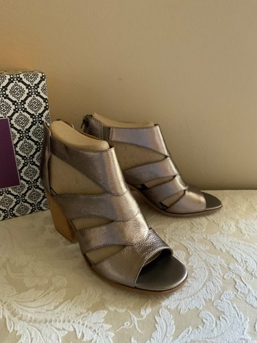 ISOLA sz 10 Rona bronze Anthracite metallic leather chunky high heel sandals NIB - Picture 11 of 11