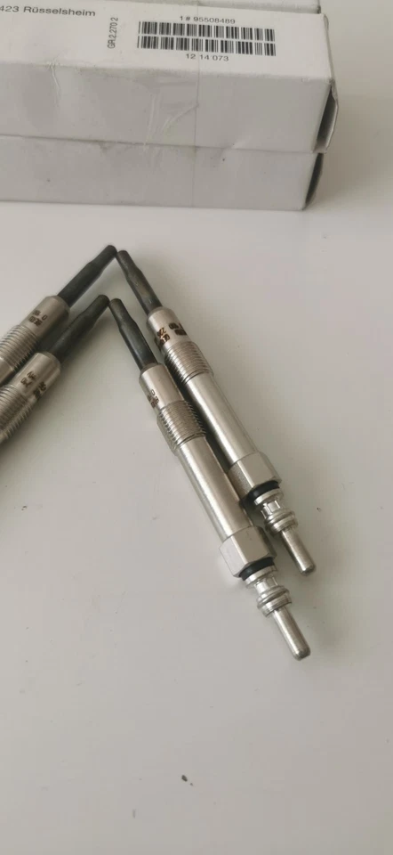 4X GENUINE NEW VAUXHALL VIVARO A MOVANO A 1.9 DIESEL GLOW PLUG 95508494 - Image 3 of 4