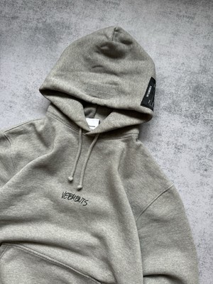RARE VETEMENTS WRITTEN LOGO PATCH HOODIE DEMNA GVASALIA FW20