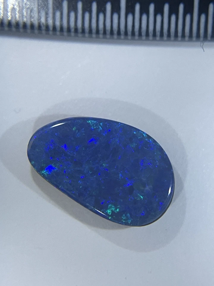 Doblete de ópalo azul australiano corte de forma libre de 1 quilate 10,6 mm x 6,6 Foto 2 de 4