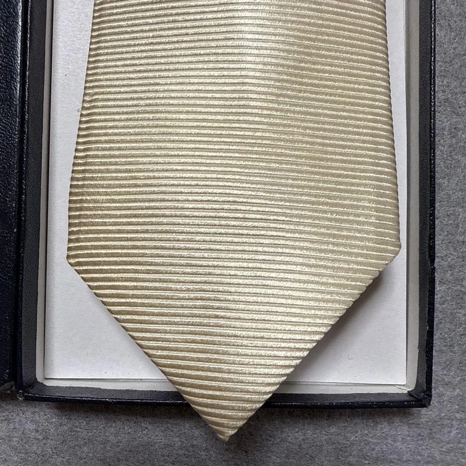 Corbata Tom Ford amarilla sólida 100 % seda hecha en Italia Foto 4 de 4