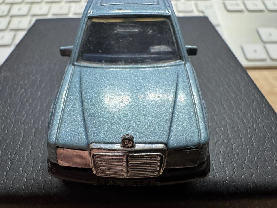 Matchbox Mercedes Benz 300E In Buone Condizioni 1:61 Senza OVP - Immagine 4 di 4