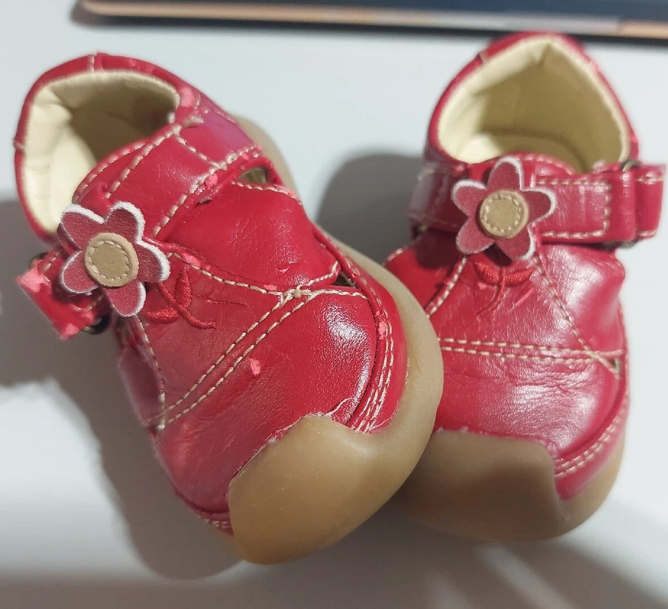 Zapatos de vestir de cuero imitación para niñas talla 2 de Kid Connection para niños pequeños Foto 2 de 4
