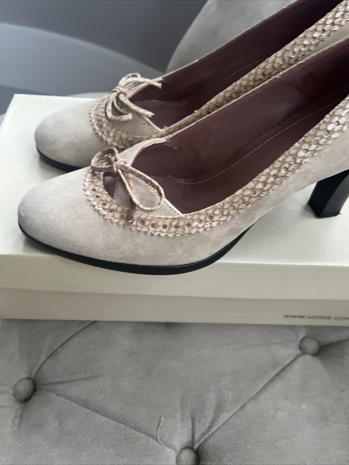 Women’s Brand New Cream Court Shoes From Unisa Size 4 Kids Suede Sandy