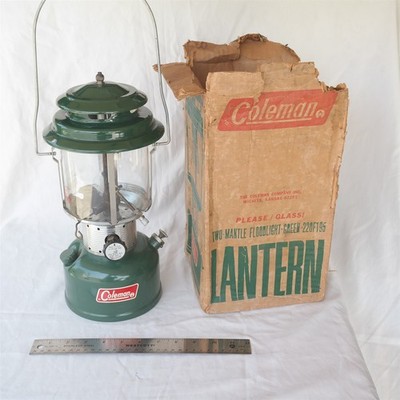 Vtg 1971 Coleman 220F Lantern Near MINT Condition (Read)