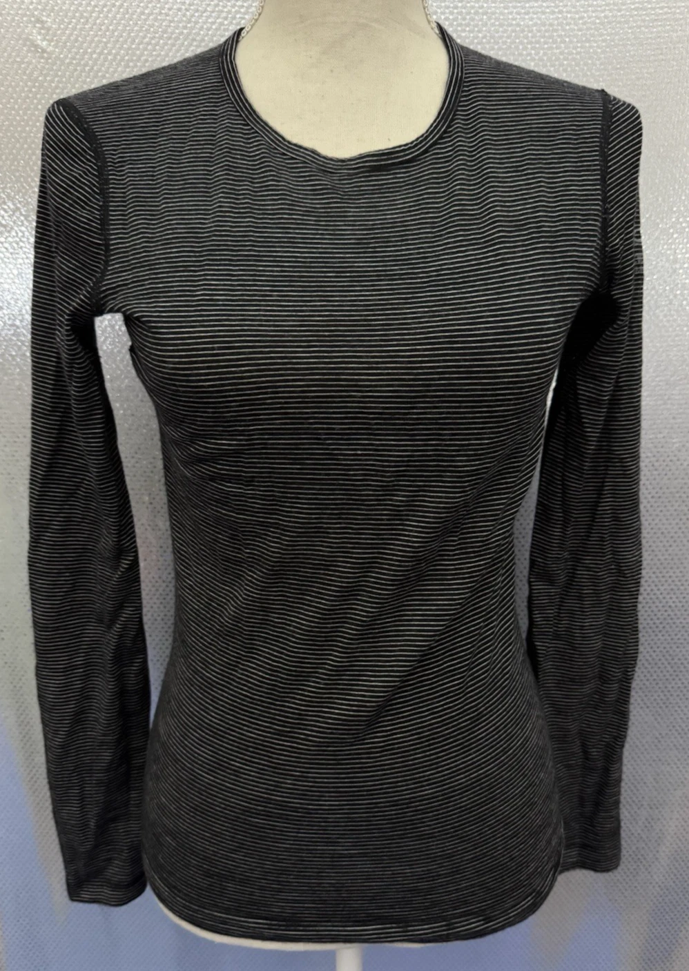 Icebreaker Merino BodyFit 200 Womens Sz S Black Striped Base Layer Long Sleeve