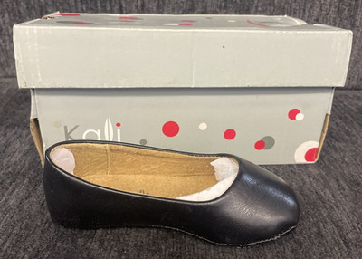 kali childrens shoe size 5 color black art no. PALA-JR NEW IN BOX AMAZING!!