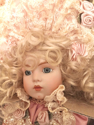 World Gallery Pamela 14'' Porcelain Doll Patricia Stevens Lovelace Artist Series