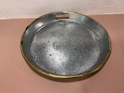 "Bandeja grande para servir Pottery Barn acero dorado 18"" con asas de transporte" - Imagen 2 de 11