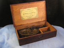 GEORGIAN ANTIQUE W & T AVERY LATE T BEACH BRASS SCALES & WEIGHTS IN WOODEN BOX