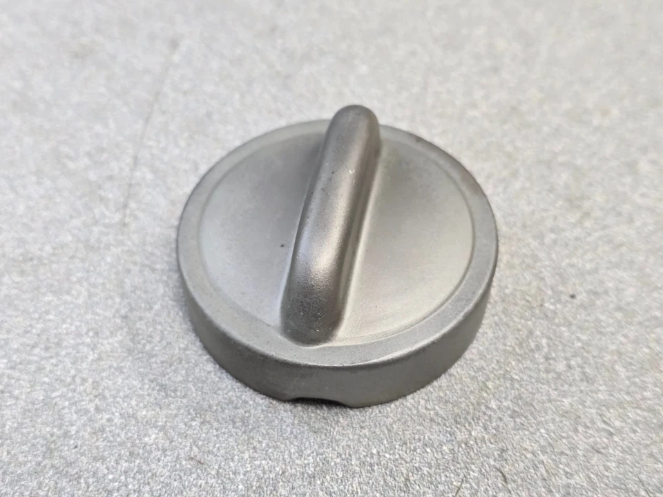 NICE ORIGINAL PORSCHE 356B 356C 356SC 911 912 REUTTER GAS OIL CAP WITH GASKET - Image 2 of 3