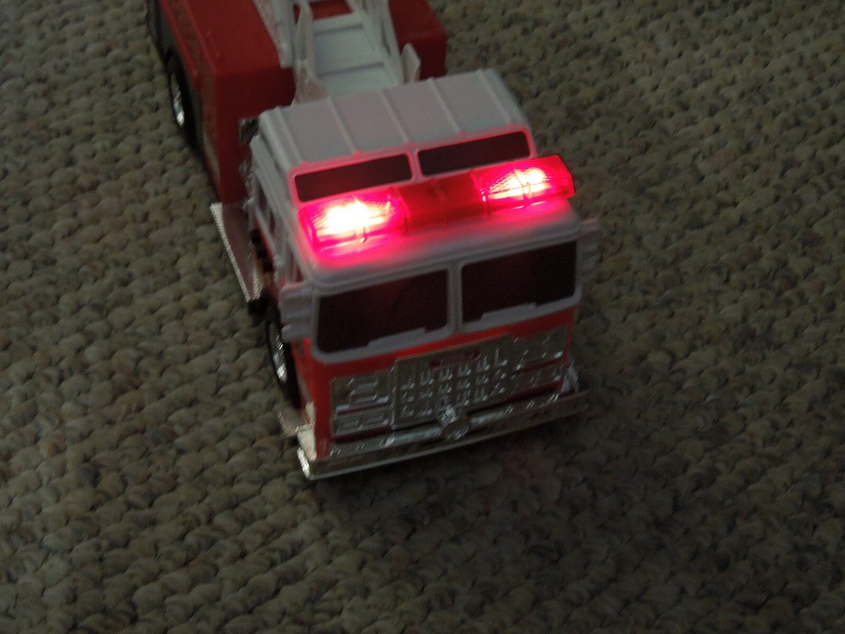 TONKA FIRE RESCUE TRUCK LADDER 13” Vehicle 2010 Sound
