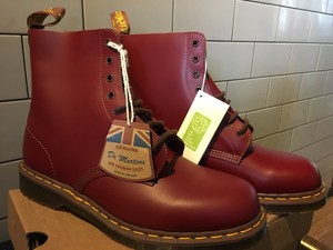 dr martens vintage 1460 cherry red