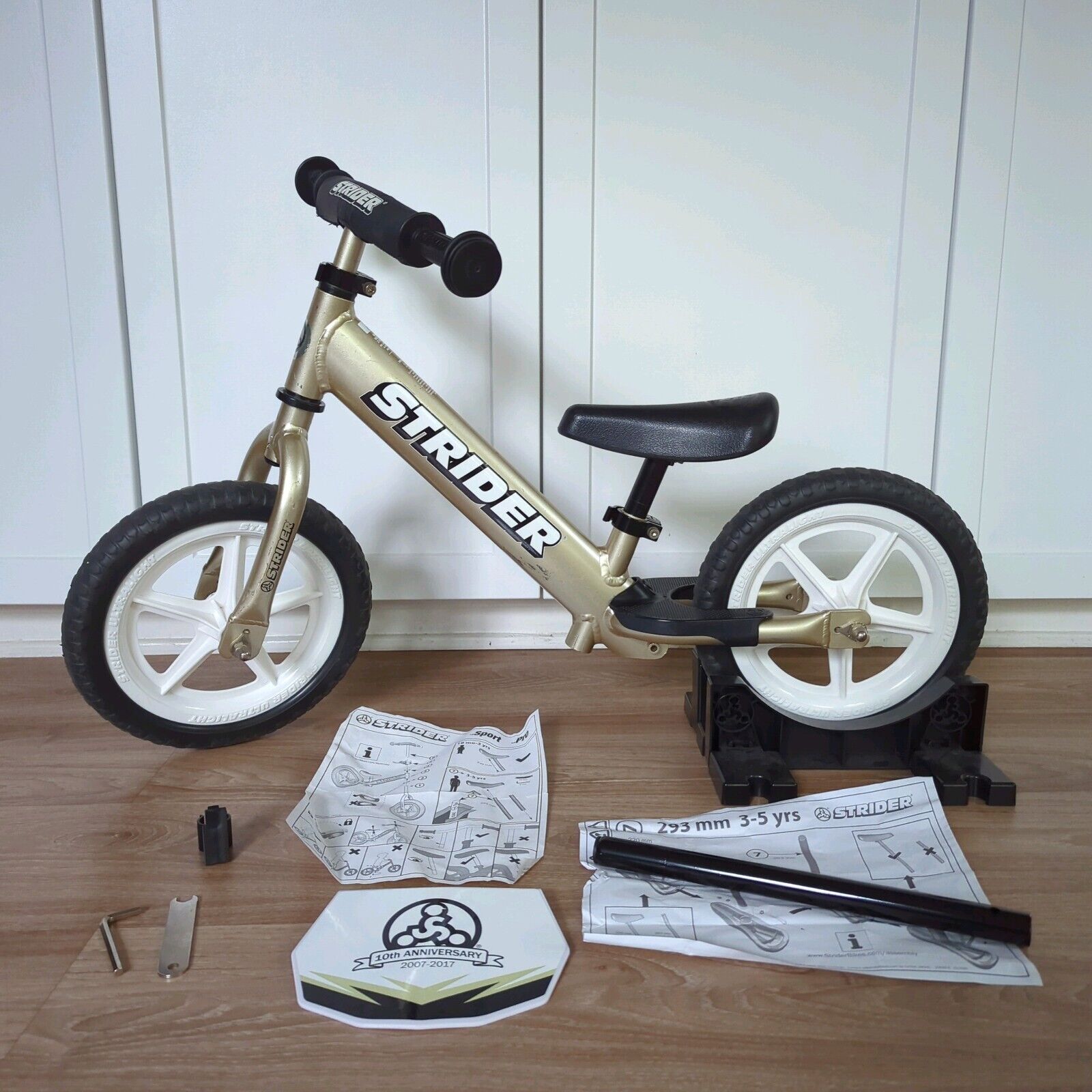 LIMITED EDITION - Strider Pro Balance Bike 10th Anniversary Champagne Gold