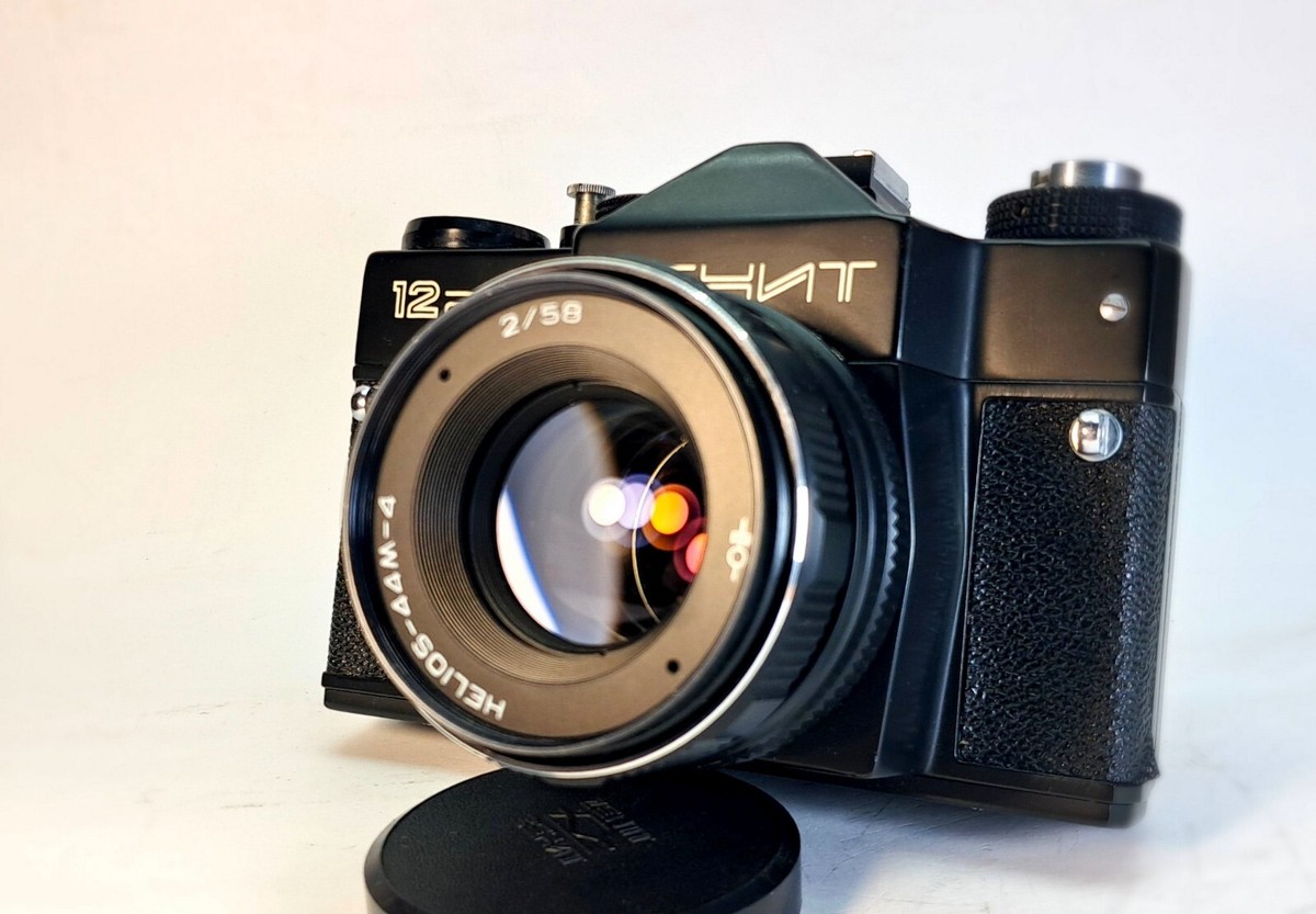 Zenit 12SD 35mm SLR Film Camera + Helios 44M-4 58mm f/2 Lens USSR