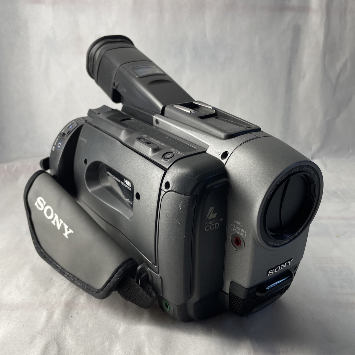 Sony CCD-TRV82 Hi8 Analog Camcorder w/ Battery - Tested & Working