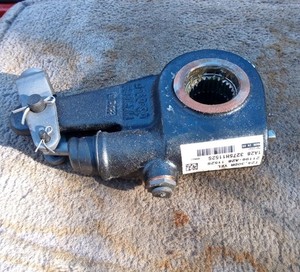 Meritor R801073 Automatic Slack Adjuster, 5.5 Inch Arm, 1.5 Inch 28 Spline OEM