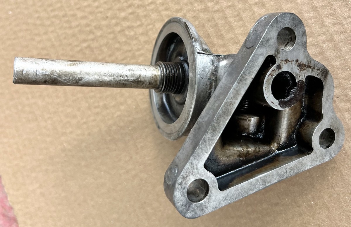 DATSUN NISSAN 520 620 P/U ENGINE J15 J16 OHV OIL FILTER BRACKET