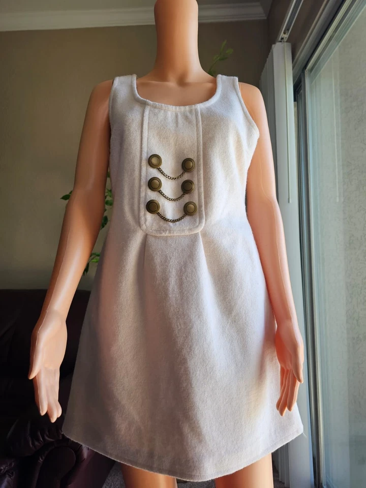 Mini vestido mezcla lana y tul con detalle medallón en crema, talla M. Bueno Foto 2 de 4