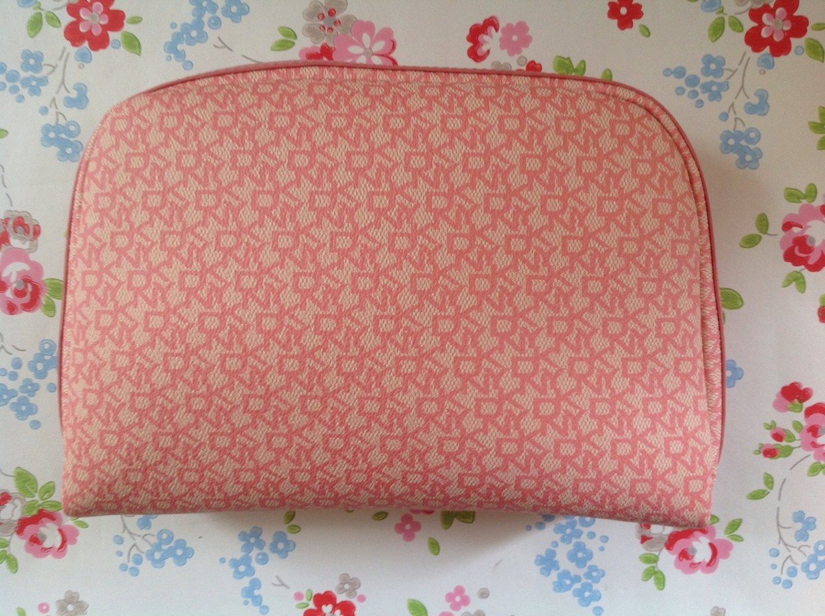 NEW ⭐️DKNY⭐️Donna Karan LARGE PINK Cosmetic Makeup Purse Bag