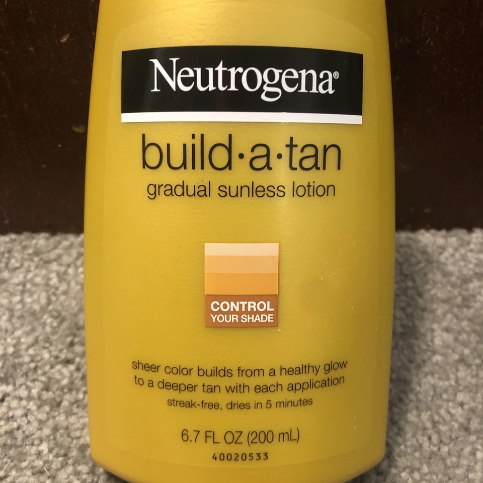 Loção bronzeadora Neutrogena Build A Tan Gradual Sunless Control Your Shade 6,7 oz - Imagem 2 de 4