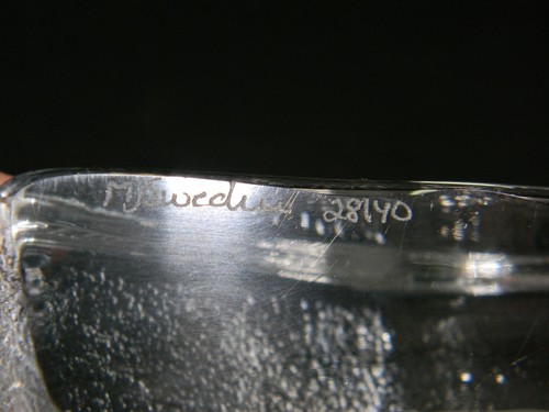 Escultura de cristal grabada a mano de barco vikingo firmada por Mats Jonasson - Imagen 10 de 11