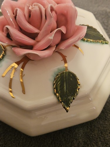 Vtg Ceramic Trinket Jewelry Box Hand Made Pink Rose on White Gold Embelishment - Picture 5 of 14