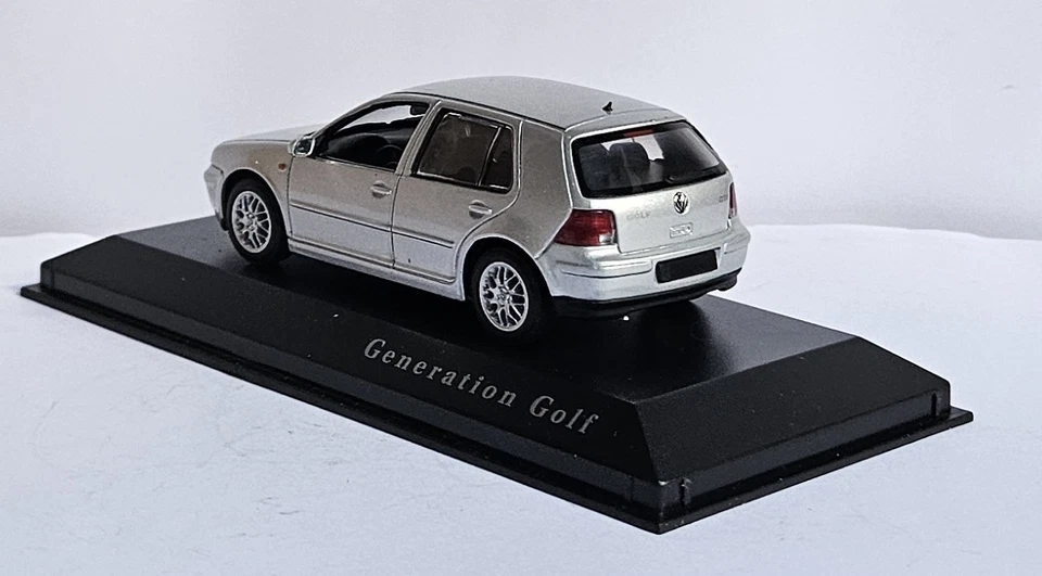 VOLKSWAGEN GENERATION GOLF 4 IV GTI ARGENTE 1997 - MINICHAMPS - ETAT NEUF 1:43 - Photo 2/4