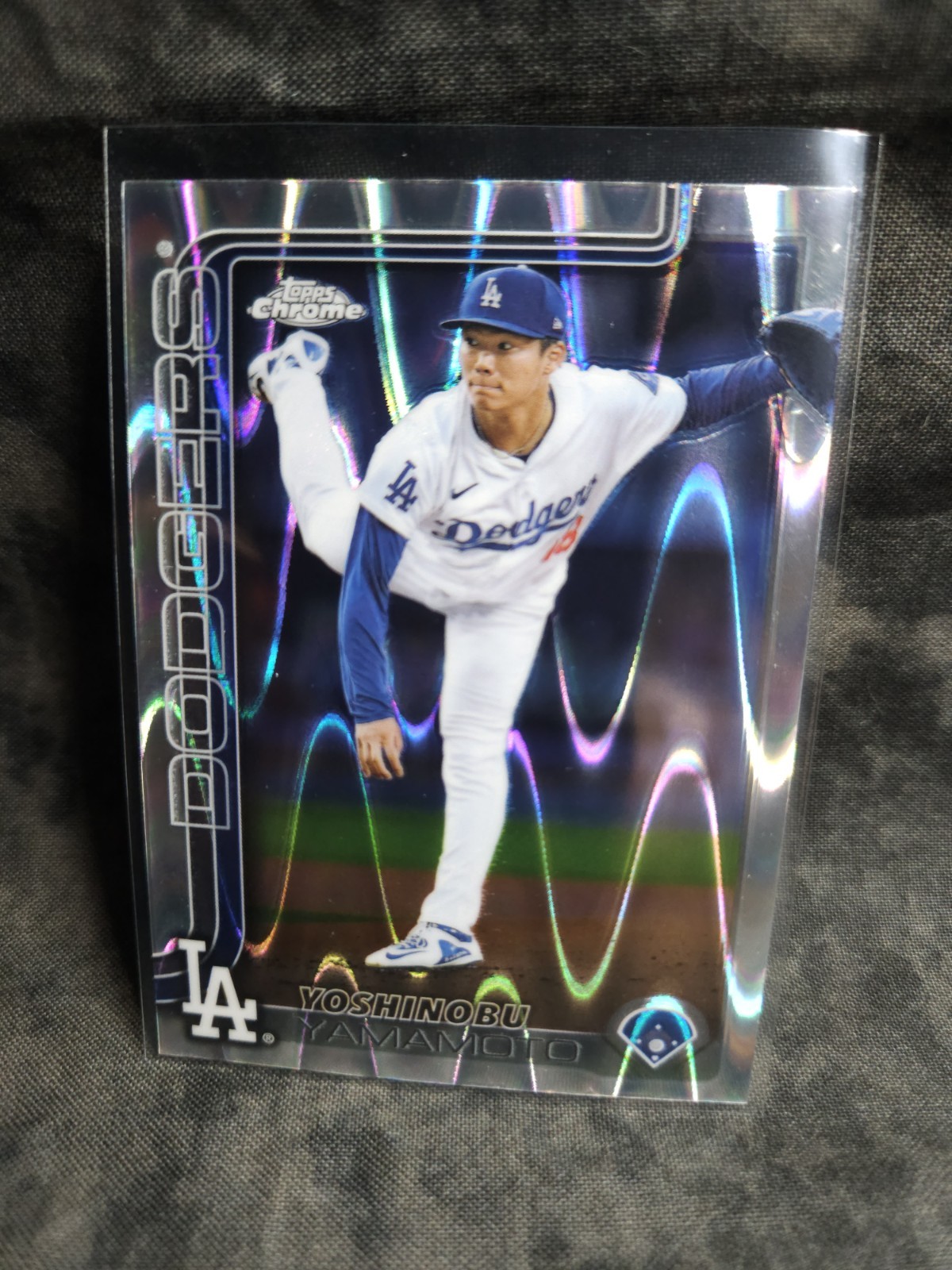 Yoshinobu Yamamoto 2025 Topps Chrome RayWave Refractor Card #179