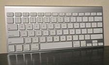 Apple A1314 Wireless Keyboard White Keys Aluminum Metal Base 2009