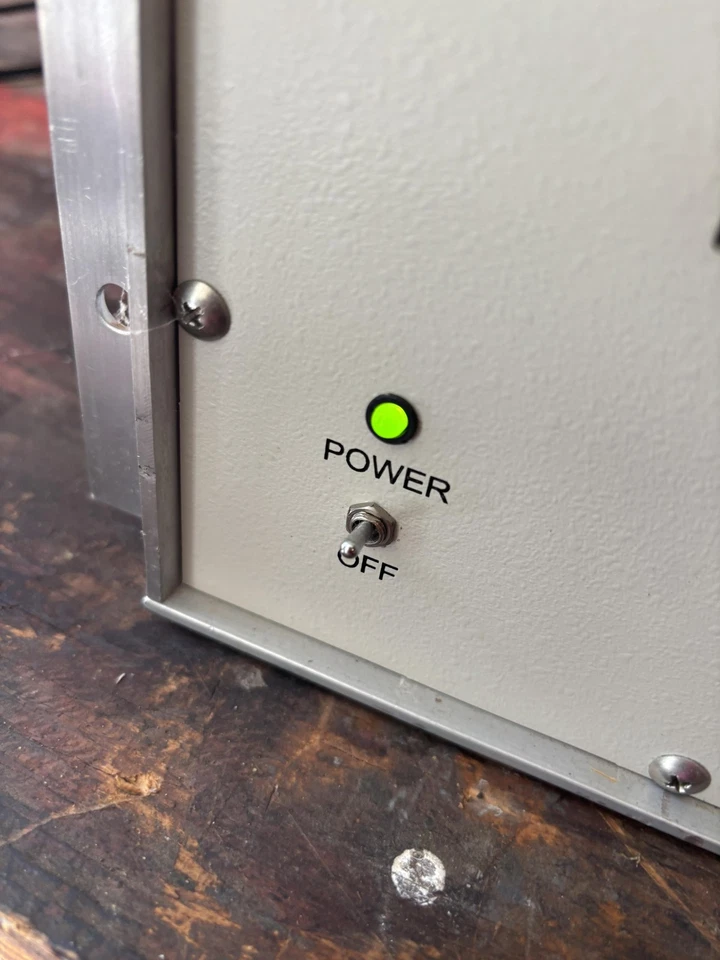 Apogee Labs 2208 CDMS Formateador de Datos de Seguimiento Montaje en Rack Botas Probadas de Potencia v2.5 Foto 2 de 4