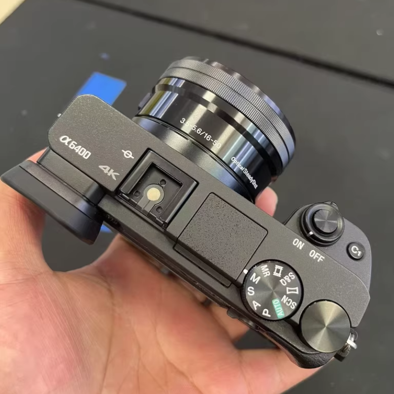 Sony Alpha a6400 Mirrorless 24.2MP 4K Digital Camera with 16-50mm Lens--95%new