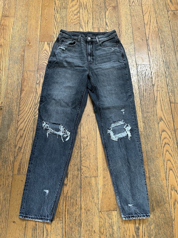 Woman’s American Eagle Jeans Sz 6. Excellent Condition.
