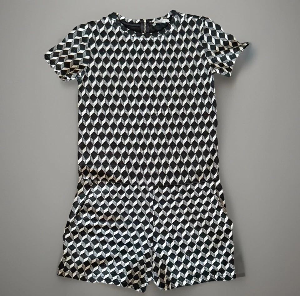 ZARA Mameluco Mujer Pequeño Blanco y Negro Geo Estampado 1 Pieza Cremallera Pantalones Cortos Jersey Foto 2 de 4