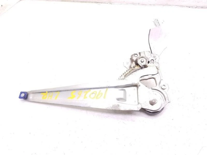 REGULADOR VENTANA TRASERA MANUAL TOYOTA MATRIX 09-14 Foto 4 de 4