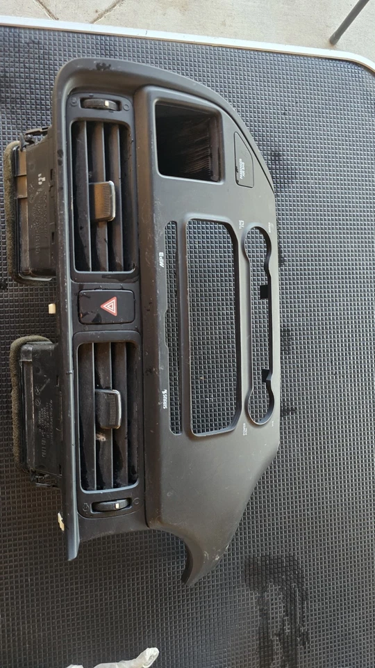 Moldura de rádio painel central preta 2012-17 Kia Rio acabamento OEM 84741-1W110 - Imagem 2 de 4