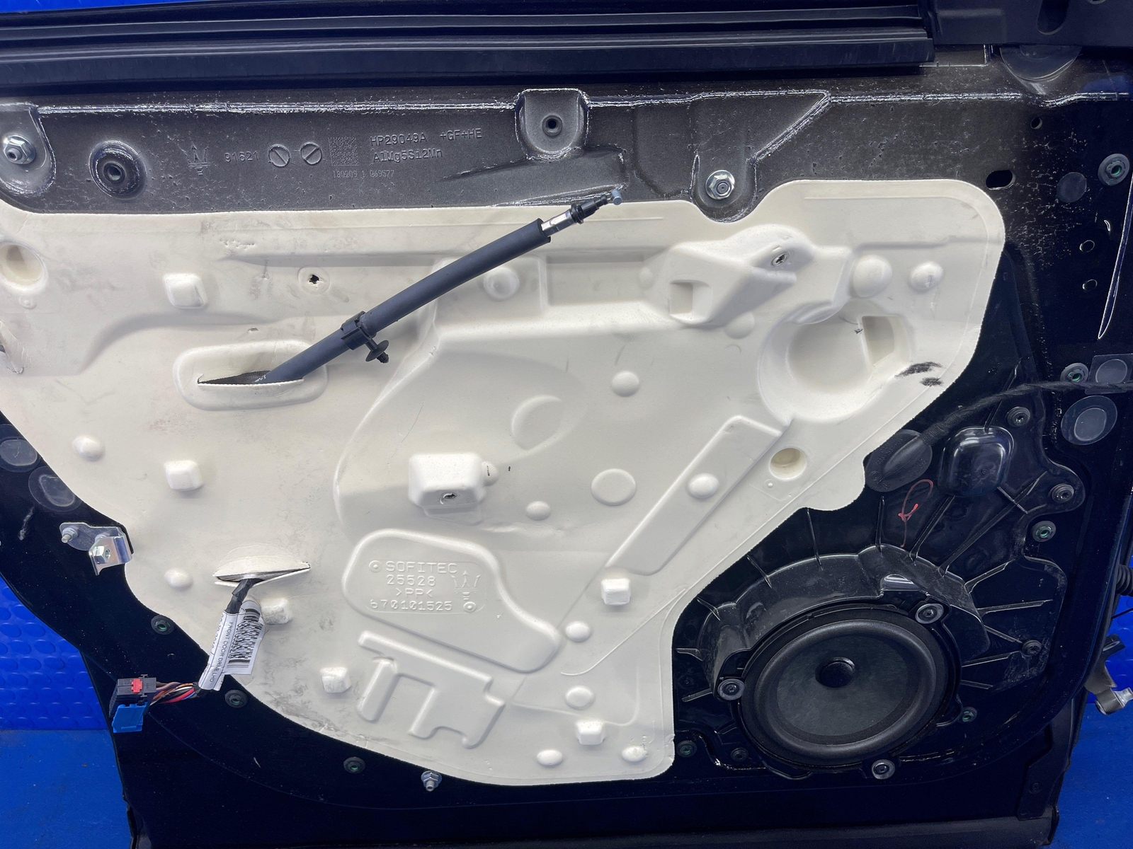 2017-2022 MASERATI LEVANTE OEM FRONT LEFT DOOR **NO GLASS** NERO (820)