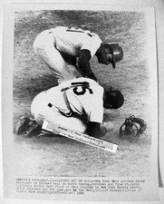  Original AP photo 1969 NY Mets Jerry Grote & Cardinals Curt Flood Shea Stadium