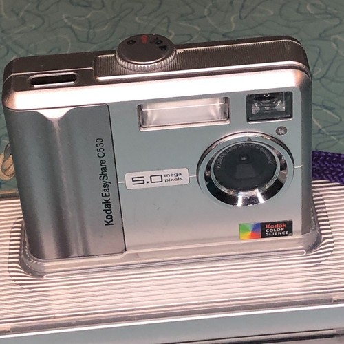 Kodak Digital Camera EasyShare C530 5.0MP with Kodak Easyshare Dock 6000 - Picture 2 of 10