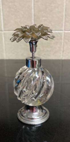 Vintage Perfume Sprayer Clear Glass Bottle with Silver Flower Top from Japan - Bild 4 von 6
