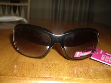 NEW Foster Grant Fashion Sunglasses Brown Max Block UVA UVB Scratch Resistant