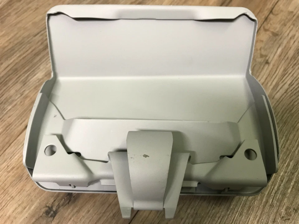 Chevrolet Impala 1963 1964 camioneta usada GM montaje de puerta de llenado de combustible OEM Foto 3 de 4