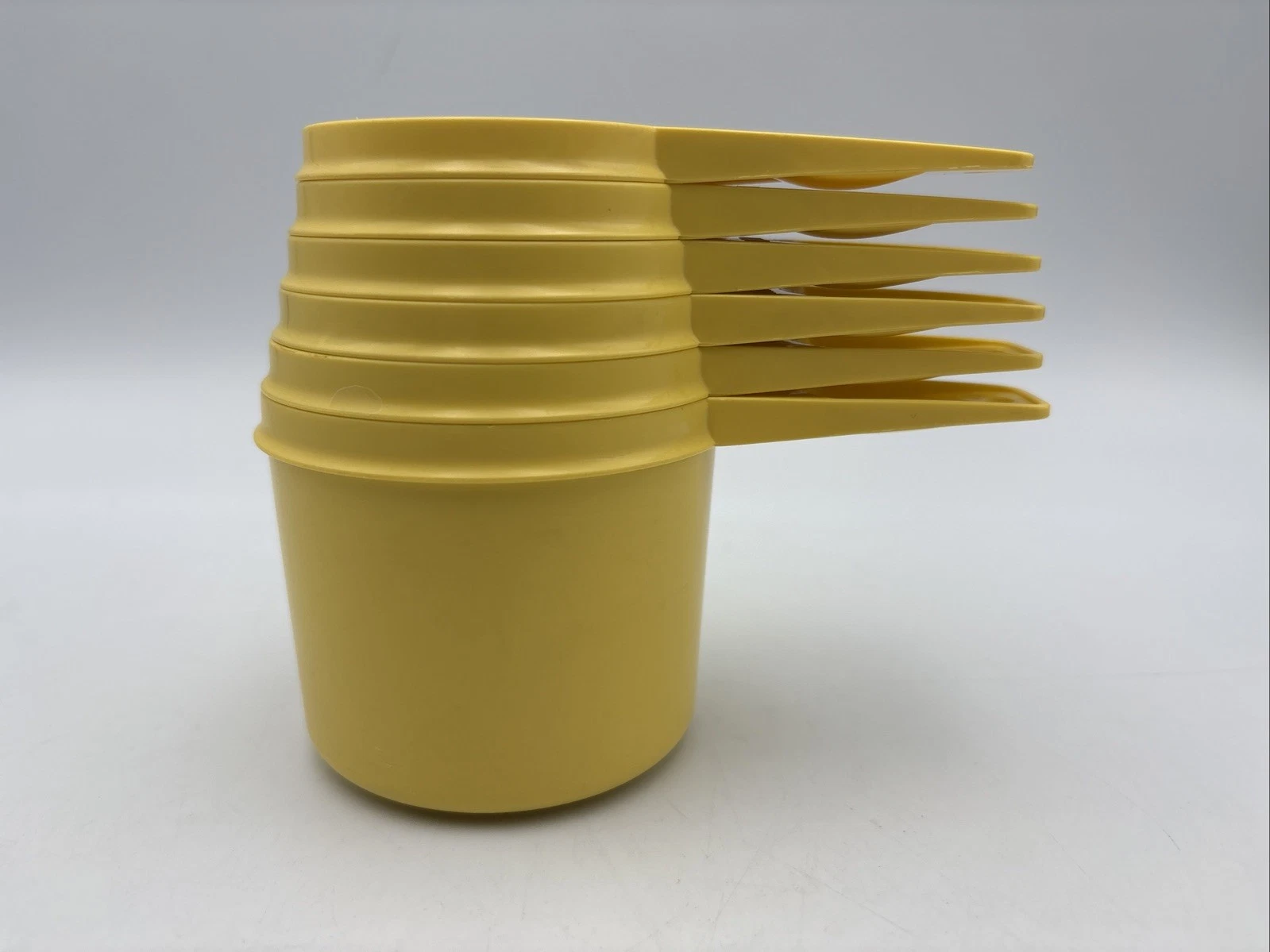 Vintage Set Of 6 Tupperware Yellow Nesting Measuring Cups Complete: PreOwned