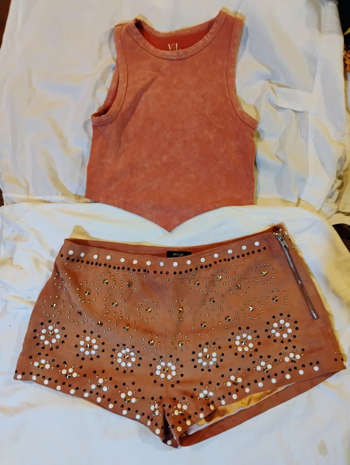 Nuevos pantalones de gamuza real Nasty Gal adornados rosa Foto 4 de 4