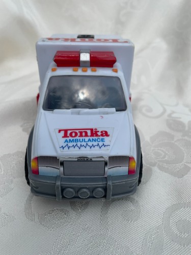 Vintage 2004 Tonka Hasbo Rescue Ambulance #05333 Scale 1:8 Pre-Owned - Picture 3 of 13