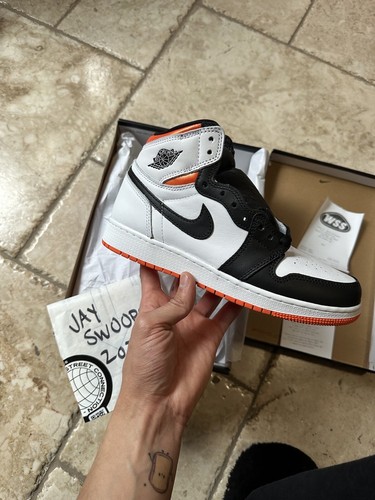 Jordan 1 High OG Electro Orange (GS) Size 6Y - Picture 3 of 5