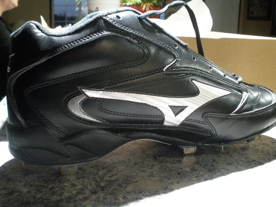 Chuteiras de beisebol MIZUNO 9 SPIKE VINTAGE PRO TAMANHO MÉDIO 12 PRETO E PRATA - Imagem 2 de 4