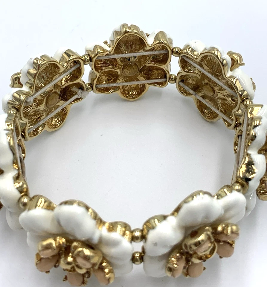 NUEVO CON ETIQUETAS NUEVO SIN ETIQUETAS Conjunto $138 Ann Taylor Elastizado Esmalte Flor Pulsera Anillo Foto 4 de 4